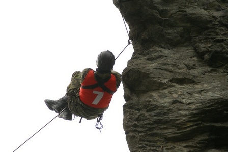Nejtěžší etapu závodu Winter Survival 2011 mají vojáci za sebou