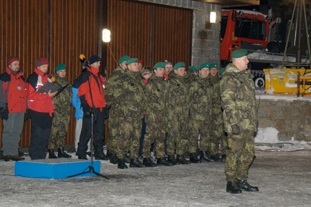 První zástupce náčelníka Generálního štábu AČR brigádní generál Miroslav Žižka hovoří k vojákům