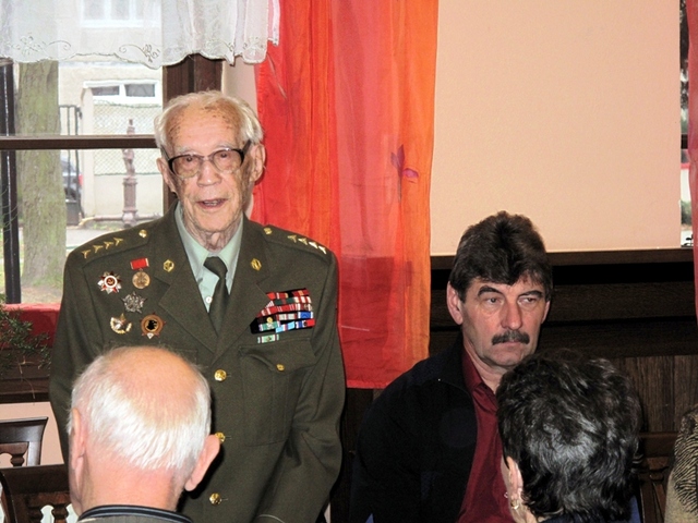 Zleva veterán Josef Sztacho, terénní pracovník Alois Hemza