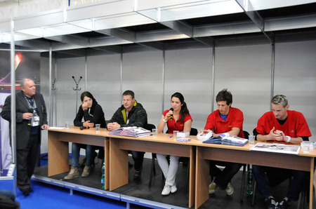 Ani druhý den výstavy nechyběly na stánku Ministerstva obrany doprovodné programy. Tím prvním byla beseda s autogramiádou armádních sportovců -státních reprezentantů České a Slovenské republiky: Petry Vlhové, Martina Těšoviče, Alexandra Slafkovského, Natálie Dianové, Ondřeje Polívky a Jakuba Jandy