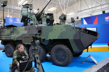 Každodenní rutinou je pro vojáky z lehkého motorizovaného praporu z Bučovic příprava svěřené techniky k vystavovatelským účelům