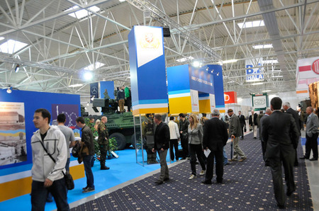 Zájem o expozici Ministerstva obrany ČR byl i druhý den veletrhu IDEB 2014 veliký