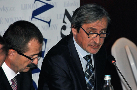 Ministr obrany: Armáda i obranný průmysl musí umět reagovat na nové výzvy