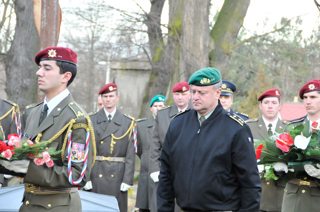 Na svého přítele a vzor pro příslušníky AČR přijel do Lázní Toušeň zavzpomínat první zástupce náčelníka Generálního štábu AČR generálmajor Miroslav Žižka