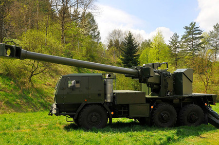 Prototyp českého a slovenského zbrojního průmyslu - lehká 155mm samohybná kanónová houfnice EVA