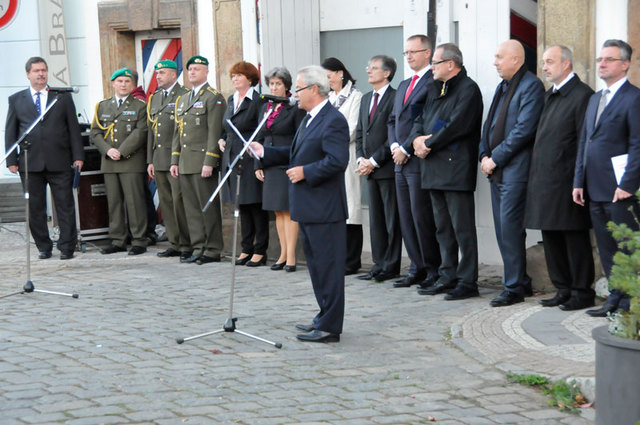 Účastníky setkání u Písecké brány přivítal Alexandr Hemala