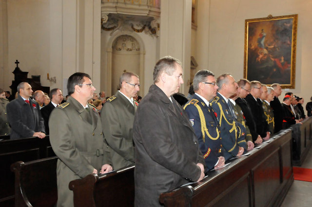 Ekumenické bohoslužby se zúčastnili čelní představitelé rezortu Ministerstva obrany a řada dalších hostů