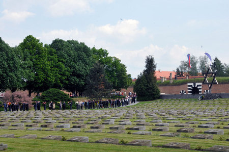 Zahájení hlavního programu Terezínské tryzny na Národním hřbitově v Terezíně