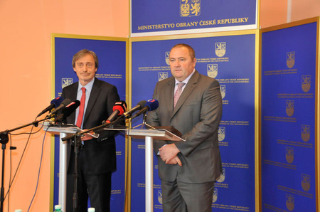 Náměstek Roman Molík zase hovořil o prodeji nadbytečných letounů L-159 ALCA