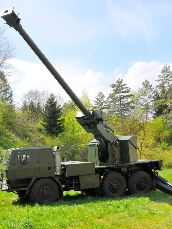 Lehká 155mm samohybná kanónová houfnice EVA slovenského výrobce z Dubnice nad Váhom