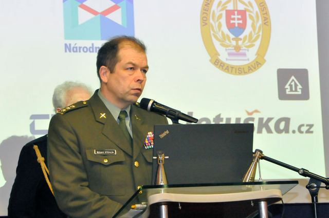 S úvodním projevem vystoupil a konferenci popřál mnoho zdaru plukovník Eduard Stehlík