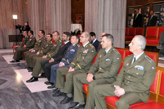 Hosté slavnostního nástupu v Národním památníku na pražském Vítkově