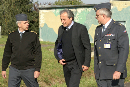 Na vojenském letišti v Pardubicích nyní testují nové letištní radiolokátory