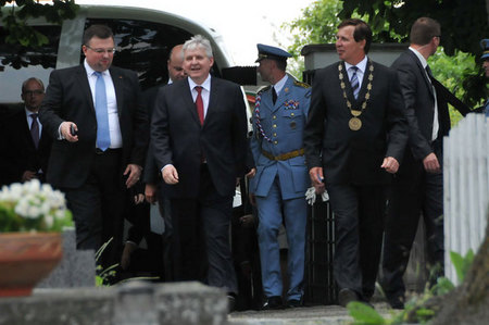 Z pietního aktu v u hrobu TGM v Lánech (1)