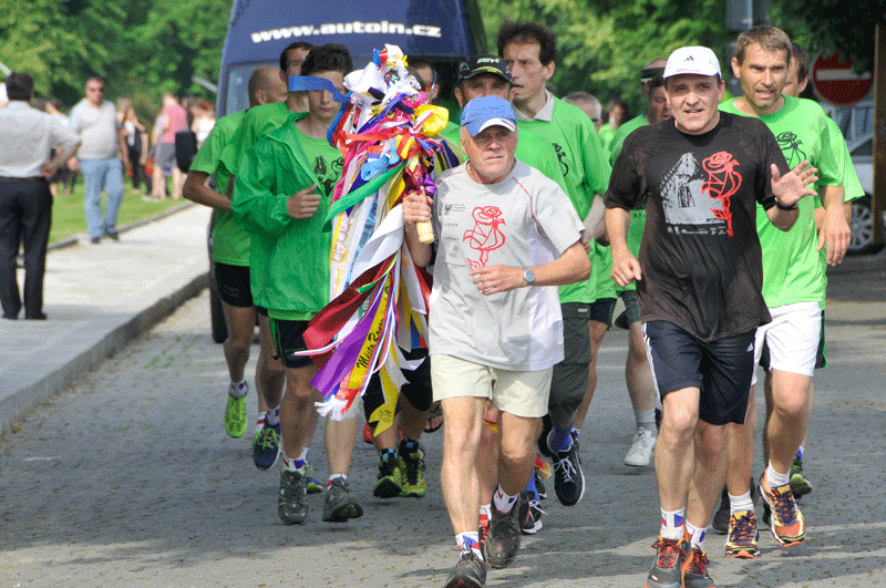 Na pietní akt dorazili také účastníci 27. štafetového běhu ze slovenského Svidníku přes Banskou Bystrici, Javoříčko a Ležáky do Lidic