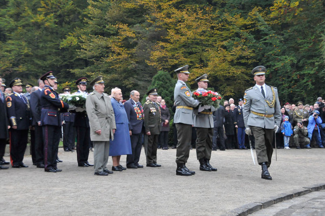 Zahájení pietní vzpomínky na Dukle 6. října 2014