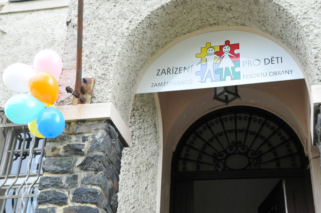 Vchod do resortního zařízení pro předškolní děti v pražské Bubenči