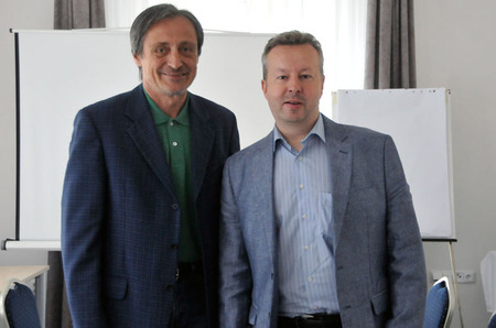 Ministři Martin Stropnický a Richard Brabec před zahájením setkání se starosty obcí v Brdech