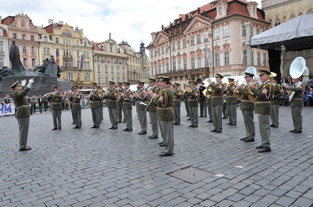 Úvodní vystoupení patřilo Ústřední hudbě Armády České republiky, která se představila pod taktovkou majora Kamila Mezihoráka
