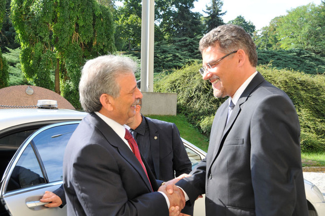 Pákistánskou delegaci, kterou vedl federální ministr pro obrannou výrobu, přivítal náměstek pro řízení sekce průmyslové spolupráce a řízení organizací Ministerstva obrany Tomáš Kuchta