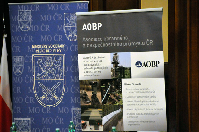 II. národní vyzbrojovací konference byla dialogem mezi představiteli Ministerstva obrany ČR, velením Generálního štábu AČR, poslanci  a zástupci Asociace obranného a bezpečnostního průmyslu České republiky