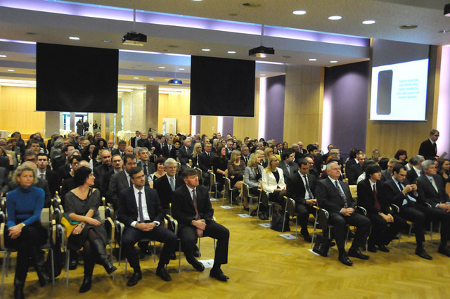 Kongresový sál Domu armády Praha - před zahájením slavnostního složení slibu státního úředníka  