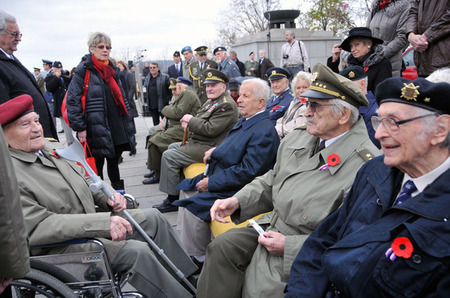 Oslava Dne veteránů na pražském Vítkově byla příležitostí k setkání válečných kamarádů