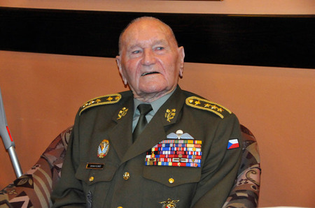 Oslavenec - poslední parašutista z Anglie, generálporučík Jaroslav Klemeš