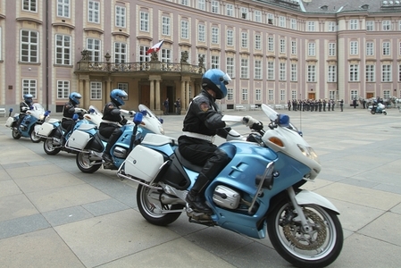 Hradní stráž  na motorkách (1)