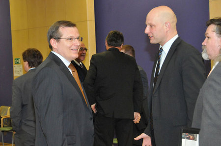 Před zahájením jednání v rozhovoru náměstek Jiří Šedivý s hosty z Ministerstva vnitra ČR