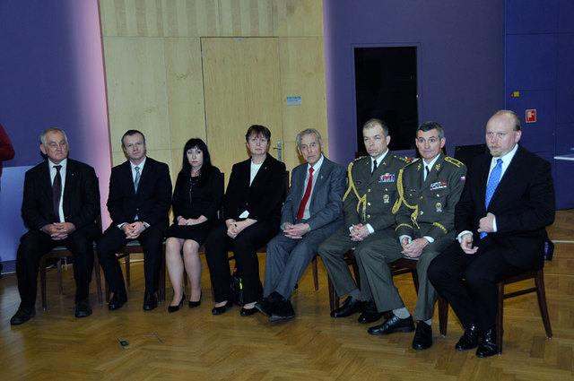 Čestní hosté ceremoniálu slavnostního předání osvědčení za aktivní odbojovou činnost