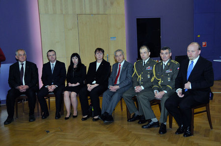 Čestní hosté ceremoniálu slavnostního předání osvědčení za aktivní odbojovou činnost