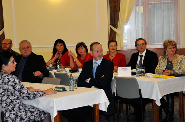 Hosté a členové jednotlivých pracovních komisí v sále Vojenské zotavovny Bedřichov 