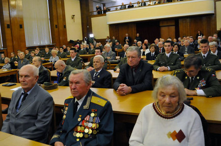 Pohled na účastníky setkání, které se konalo v hlavním sále Ministerstva obrany ČR