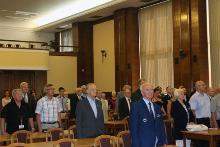 Účastníci setkání v hlavním sále MO ČR, které bylo věnováno 77. výročí bitvy o Británii 