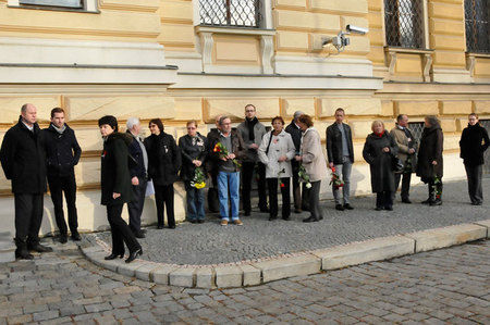 Tak jako každý rok se i letos na Den válečných veteránů sešli v objektu Ministerstva obrany ČR příbuzní a pozpůstalí po důstojnících, které za 2.sv. války popravili nacisté