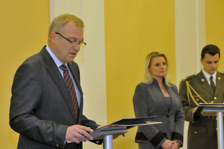 V projevu ministr obrany Vlastimil Picek poděkoval za vše, co ocenění pro stát učinili