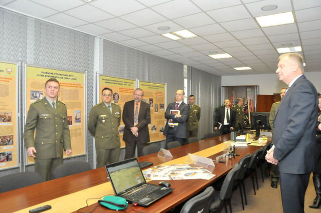 Ministr Picek na Univerzitě obrany (2)