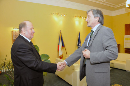 Ministr obrany přijal velvyslance Ukrajiny v Praze