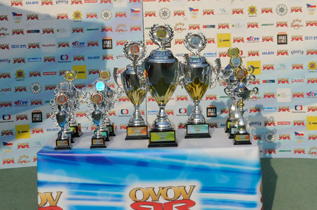 O tyto poháry svádějí účastníci finále v Praze boje v duchu fair play. Ostatně k tomuto je vyzvali olympionici, kteří jsou patrony myšlenky dostat děti na sportoviště