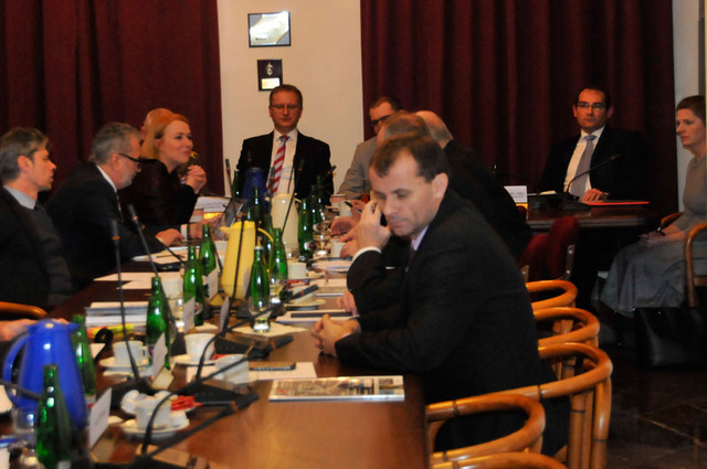 Z jednání 15. schůze Výboru pro obranu Poslanecké sněmovny Parlamentu České republiky - v čele náměstek ministra obrany Daniel Koštoval, který zastupoval ministra Martina Stropnického při informacích o stavu tvorby Koncepce výstavby AČR