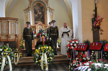Rozloučení s poručíkem i.m. Robertem Vyroubalem