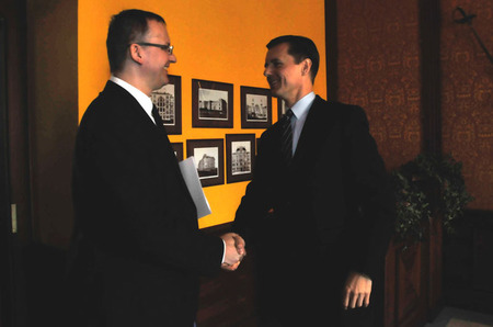 Ze setkání náměstka MO ČR Daniela Koštovala (vlevo) a státního tajemníka Ministerstva obrany Slovenské republiky Miloše Koterce