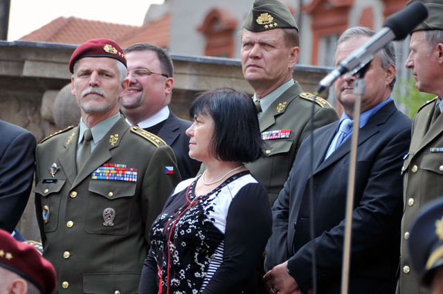 Přítomni byli také náčelník GŠ AČR armádní generál Petr Pavel a jeho první zástupce generálporučík Josef Bečvář
