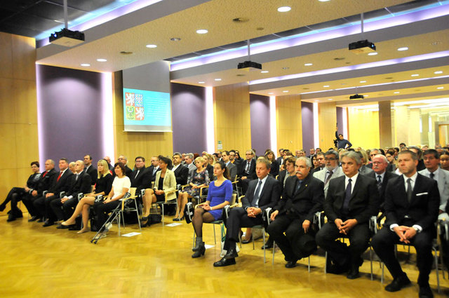 Účastníci slavnostního slibu v kongresovém sále Domu armády v Praze (1)