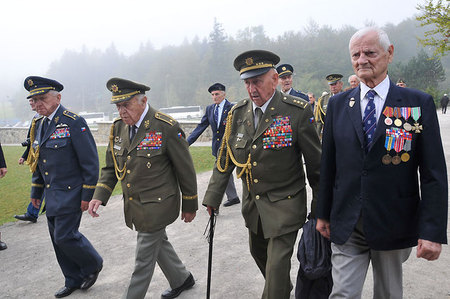 Čeští veteráni 2. světové války na Dukle