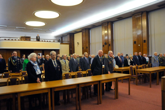 Pohled do hlavního sálu MO, kde se konalo slavnostní setkání vedoucích představitelů MO a GŠ AČR s válečnými veterány a vojenskou veřejností