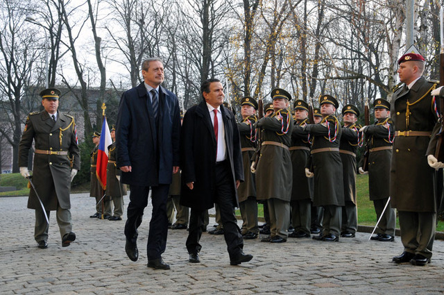 Poté vykonali přehlídku nastoupené Čestné stráže Armády České republiky