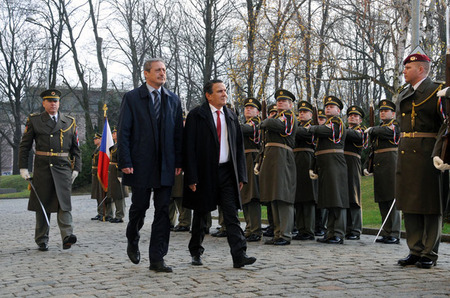 Poté vykonali přehlídku nastoupené Čestné stráže Armády České republiky
