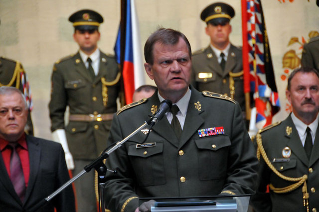  Náčelník Generálního štábu AČR generálporučík Josef Bečvář poděkoval v úvodním slově  všem vyznamenaným za dosavadní práci